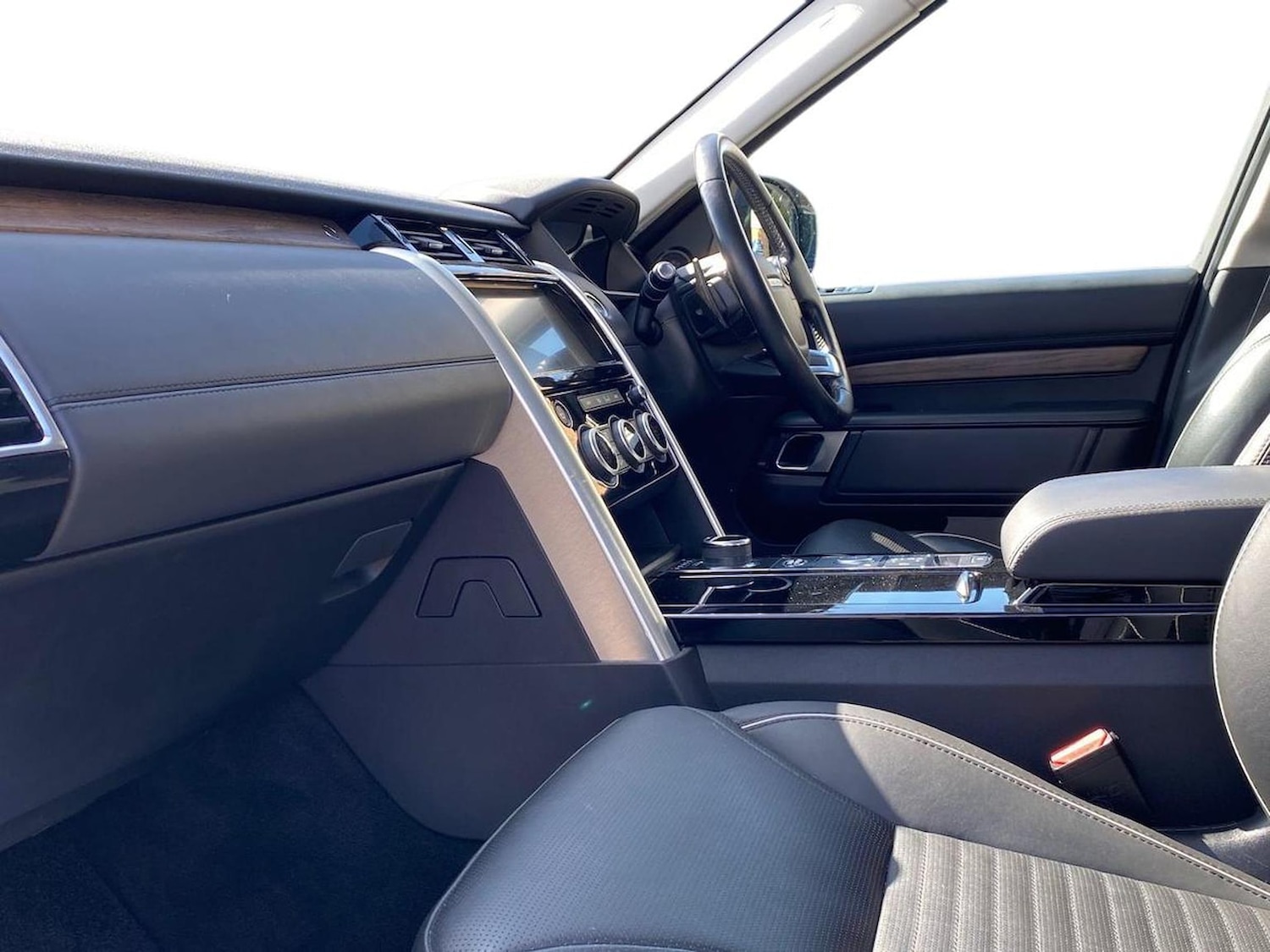 Used Land Rover Discovery 2018 for sale - 76134276: Photo 3