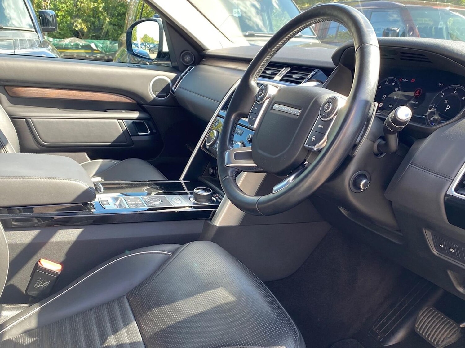 Used Land Rover Discovery 2018 for sale - 76134276: Photo 31