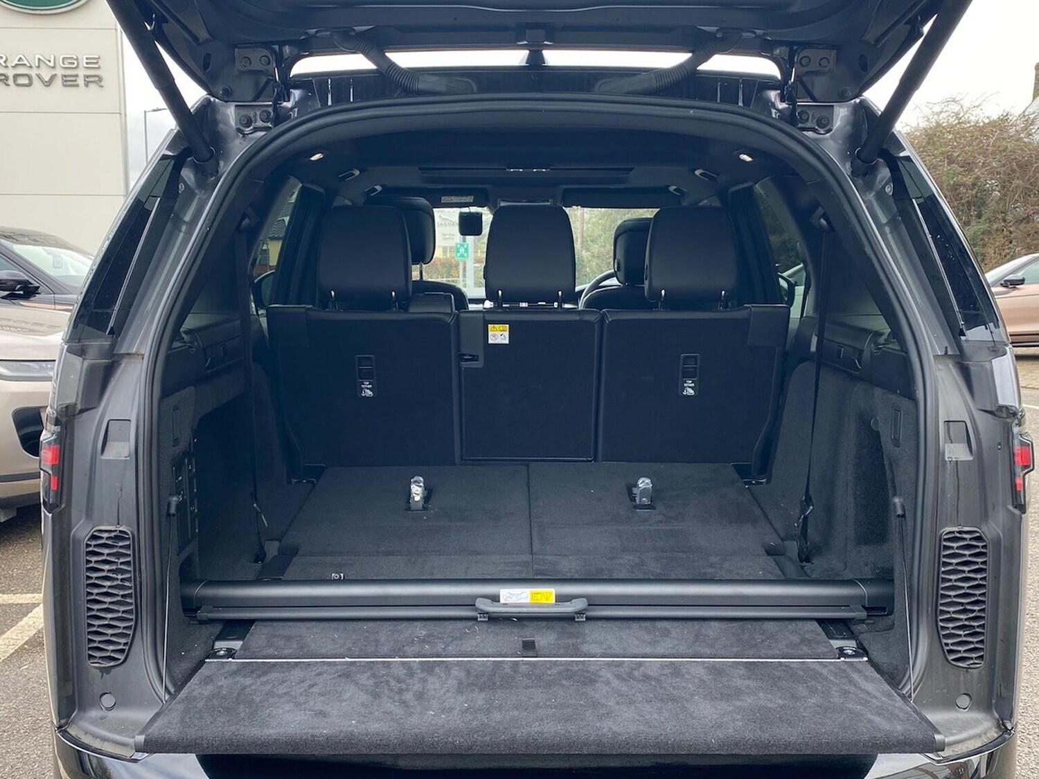 Used Land Rover Discovery 2025 for sale - 78210211: Photo 12