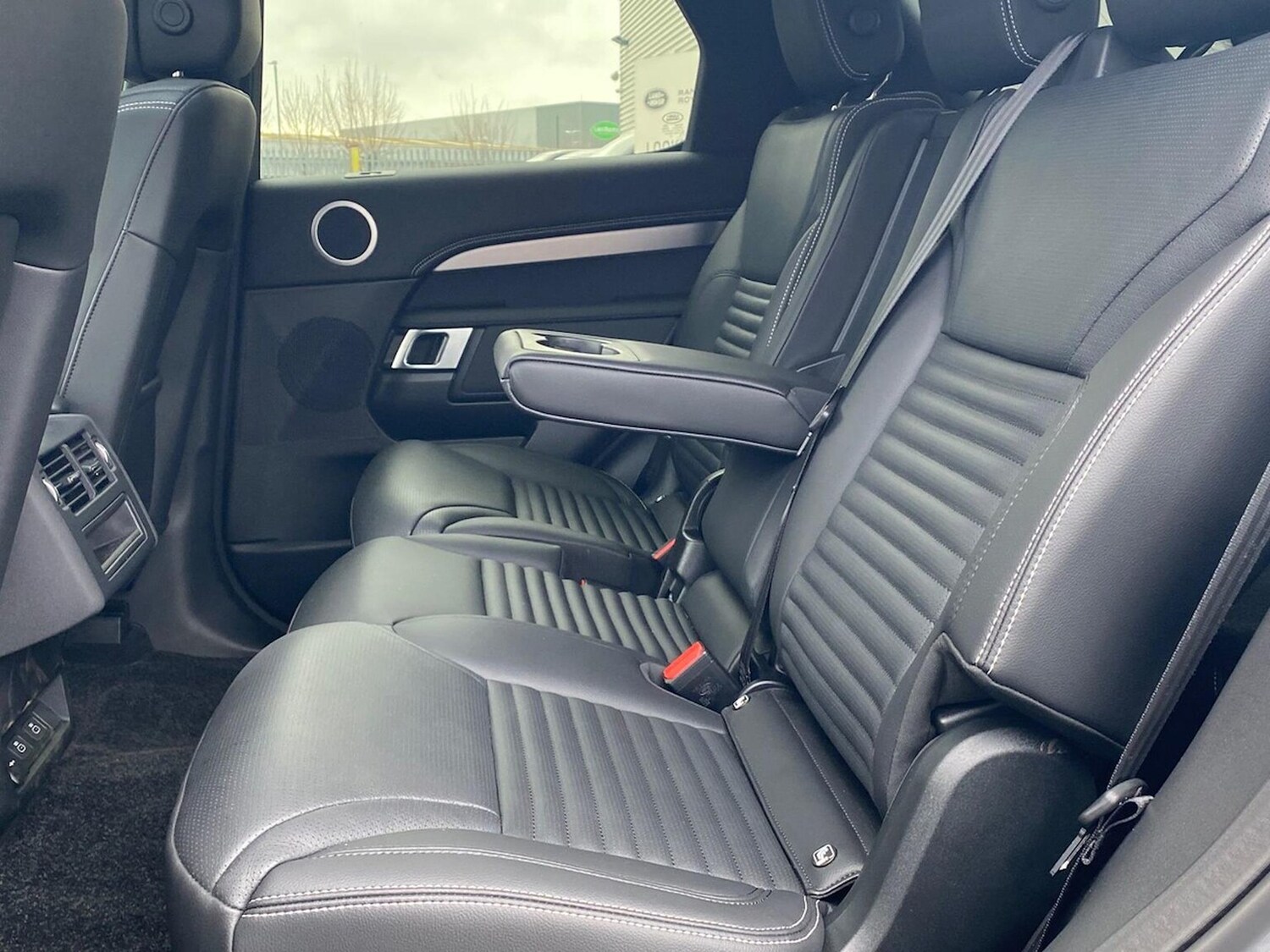 Used Land Rover Discovery 2025 for sale - 78210211: Photo 34