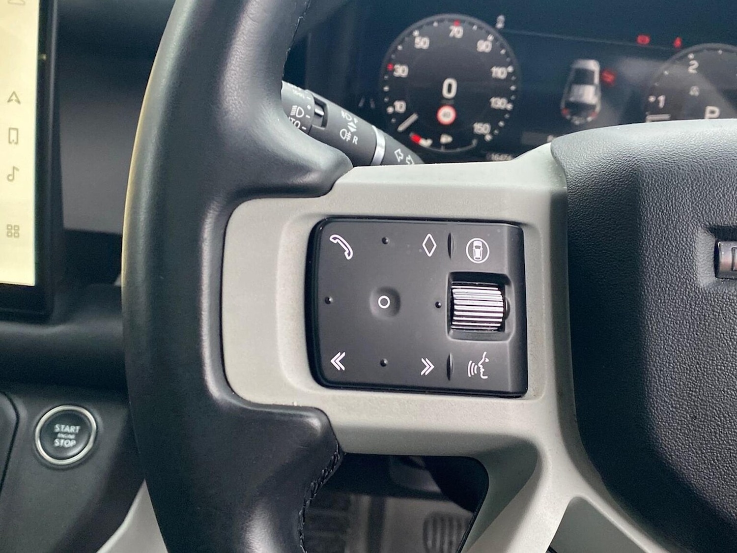 Used Land Rover Defender 2024 for sale - 77775194: Photo 33