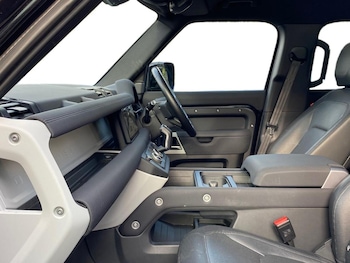 Used Land Rover Defender 2023 for sale - 76211981: Photo 3