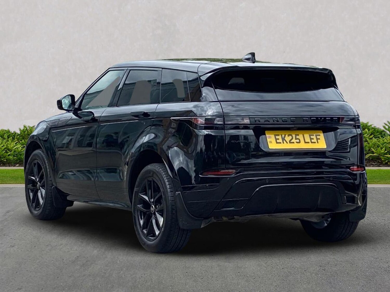Used Land Rover Range Rover Evoque 2025 for sale - 76107081: Photo 2