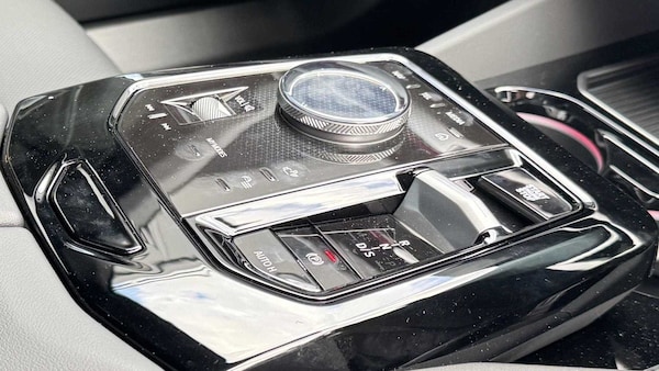 Used BMW 5 Series 2025 for sale - 75218250: Photo 27
