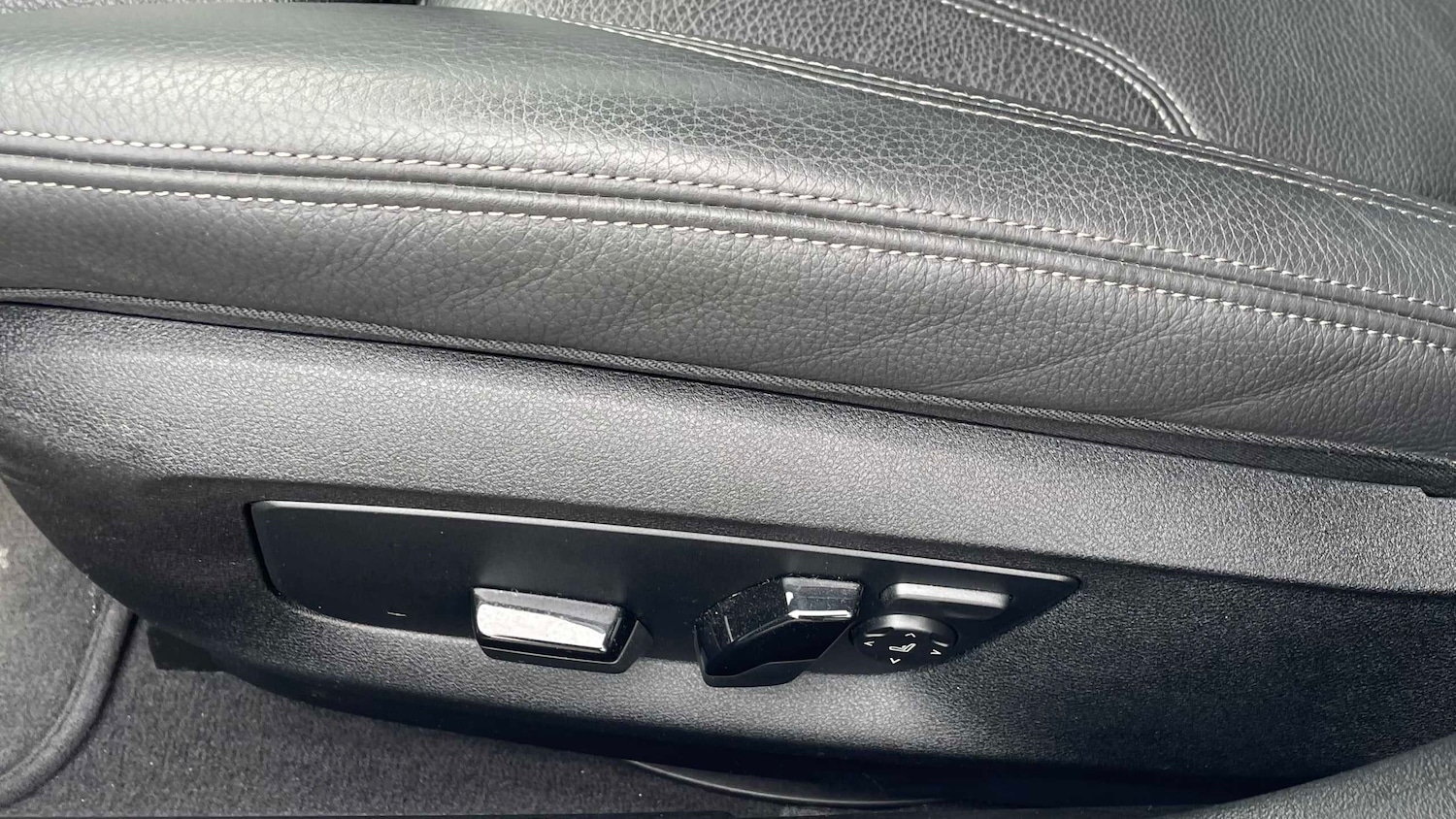 Used BMW 5 Series 2023 for sale - 77995940: Photo 31