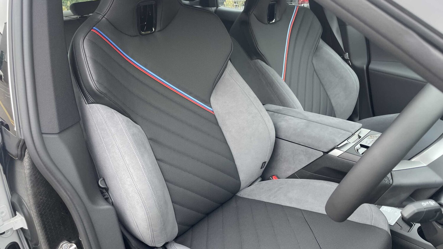 Used BMW iX 2025 for sale - 76262377: Photo 12