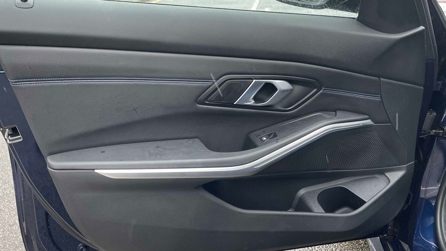 Used BMW 3 Series 2024 for sale - 76774216: Photo 24