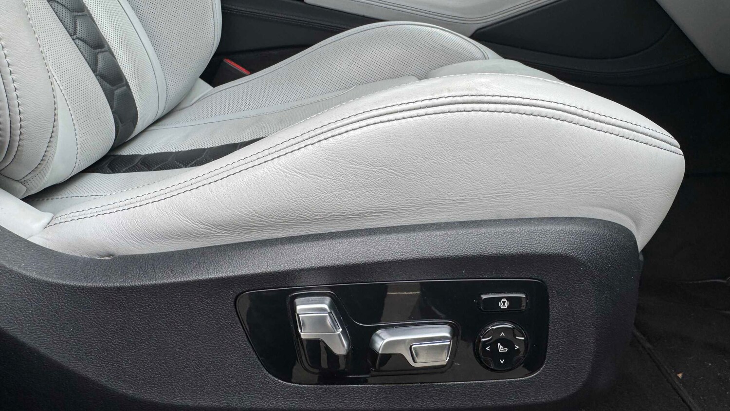 Used BMW x6 M 2023 for sale - 77811046: Photo 26