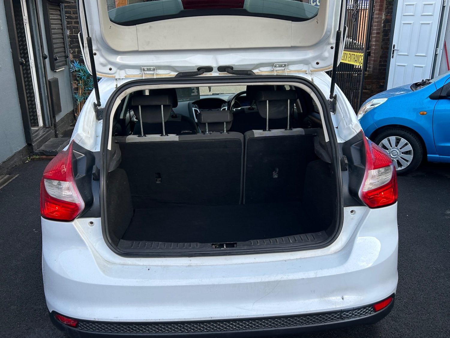 Used Ford Focus 2011 for sale - 77235418: Photo 13