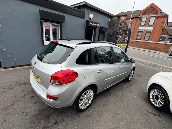 Used Renault Clio 2010 for sale - 76290557: Photo 11