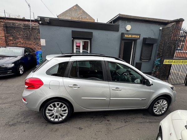 Used Renault Clio 2010 for sale - 76290557: Photo 12