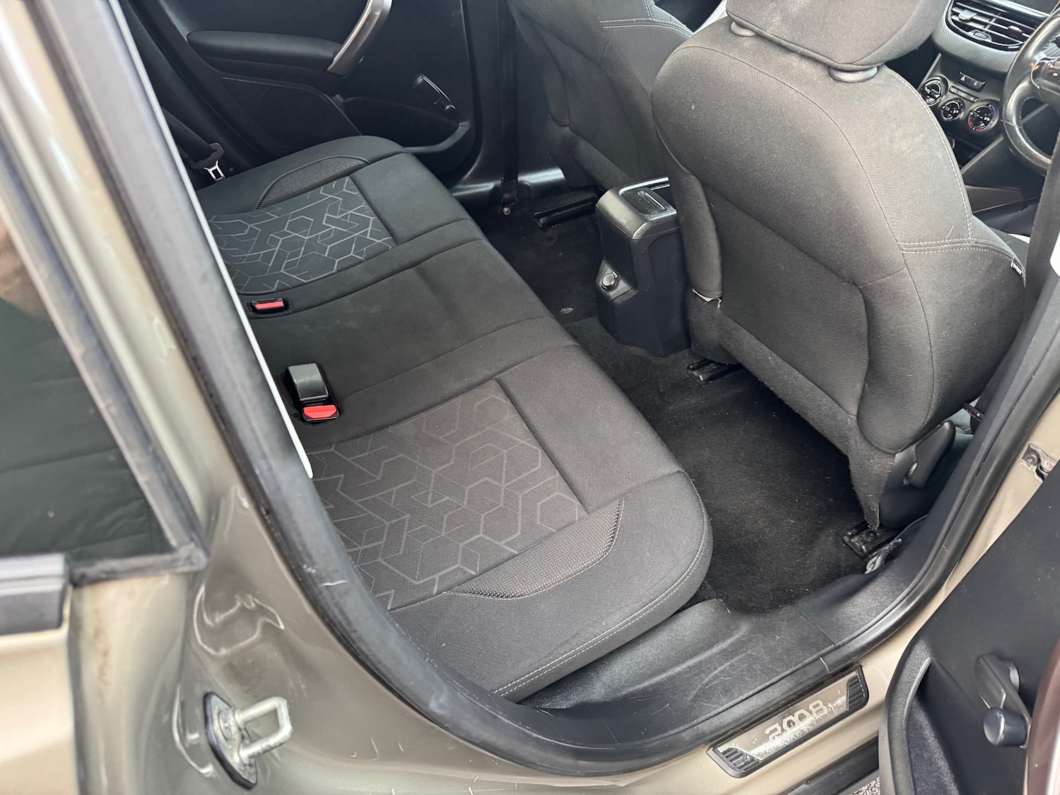 Used Peugeot 2008 2016 for sale - 77261075: Photo 13