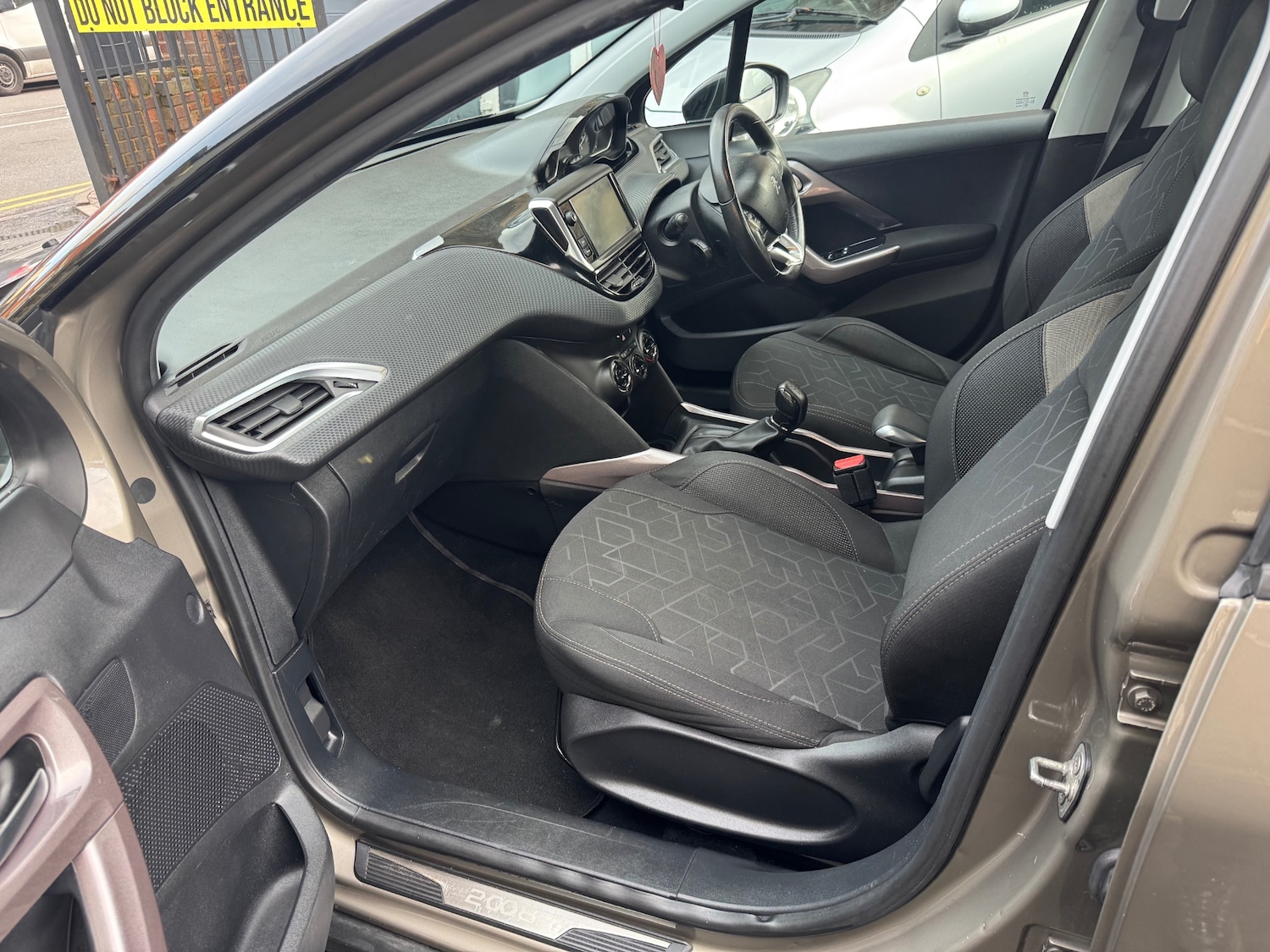 Used Peugeot 2008 2016 for sale - 77261075: Photo 16