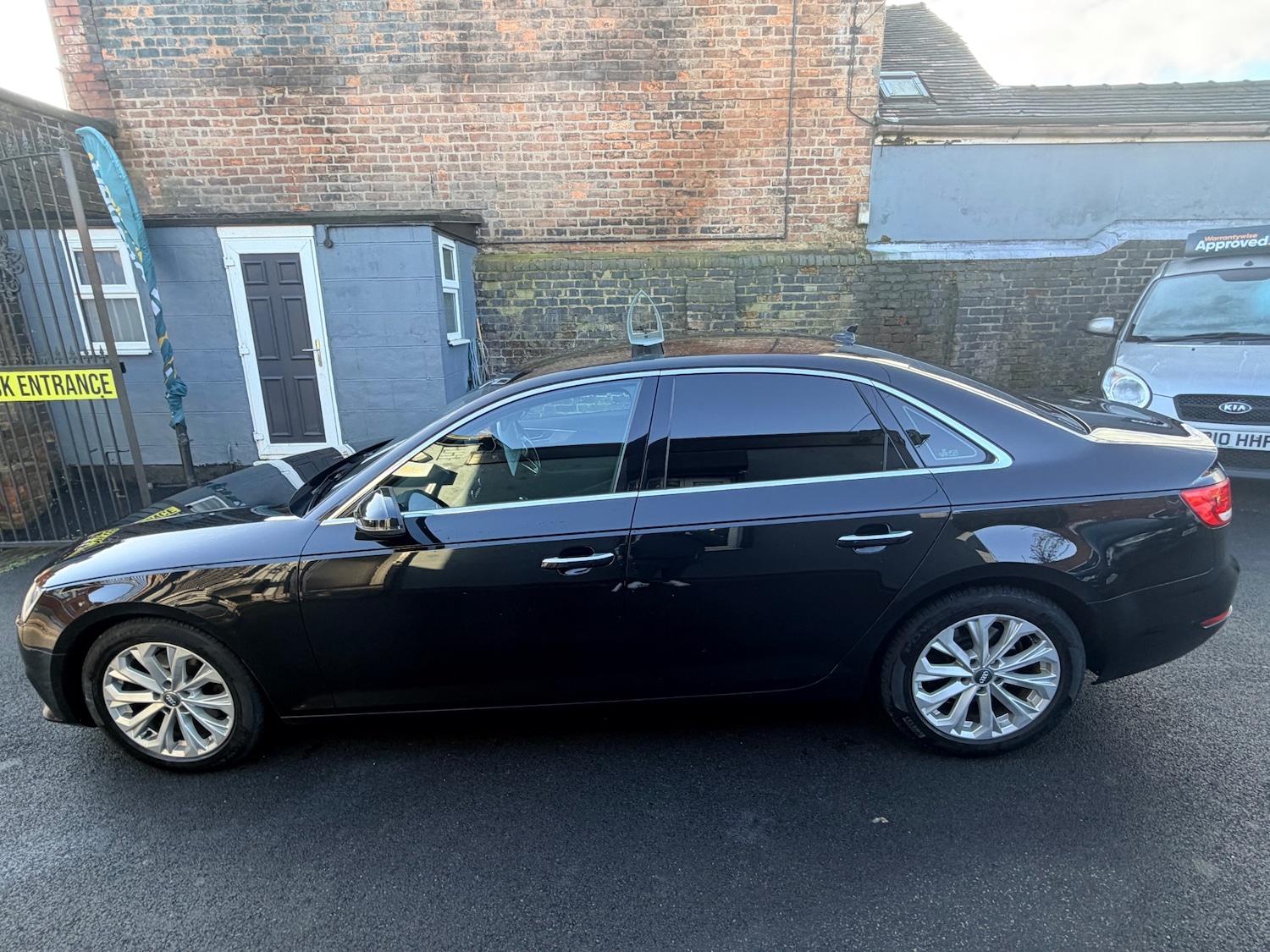 Used Audi A4 2017 for sale - 77635290: Photo 3