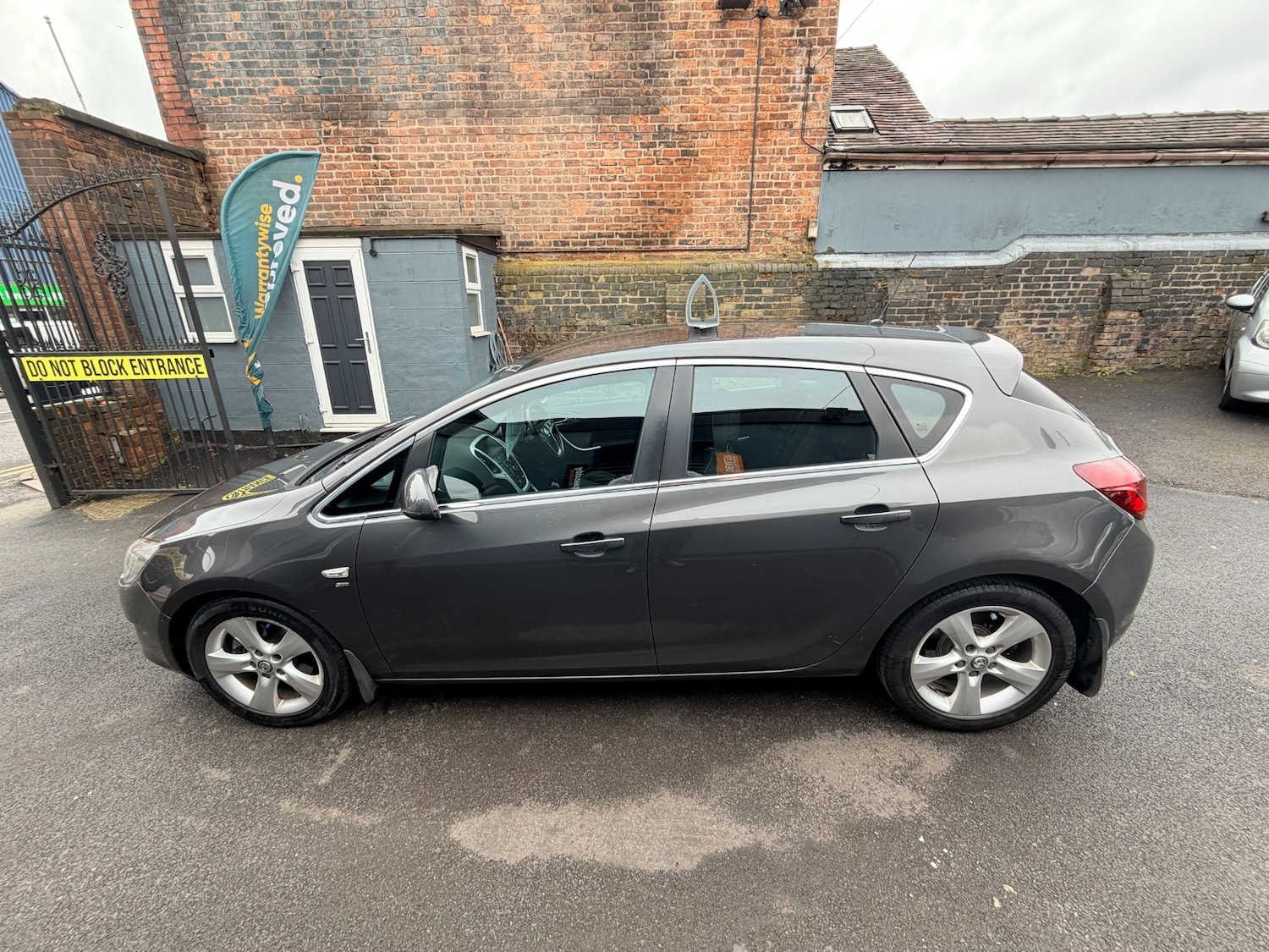 Used Vauxhall Astra 2011 for sale - 77546101: Photo 4