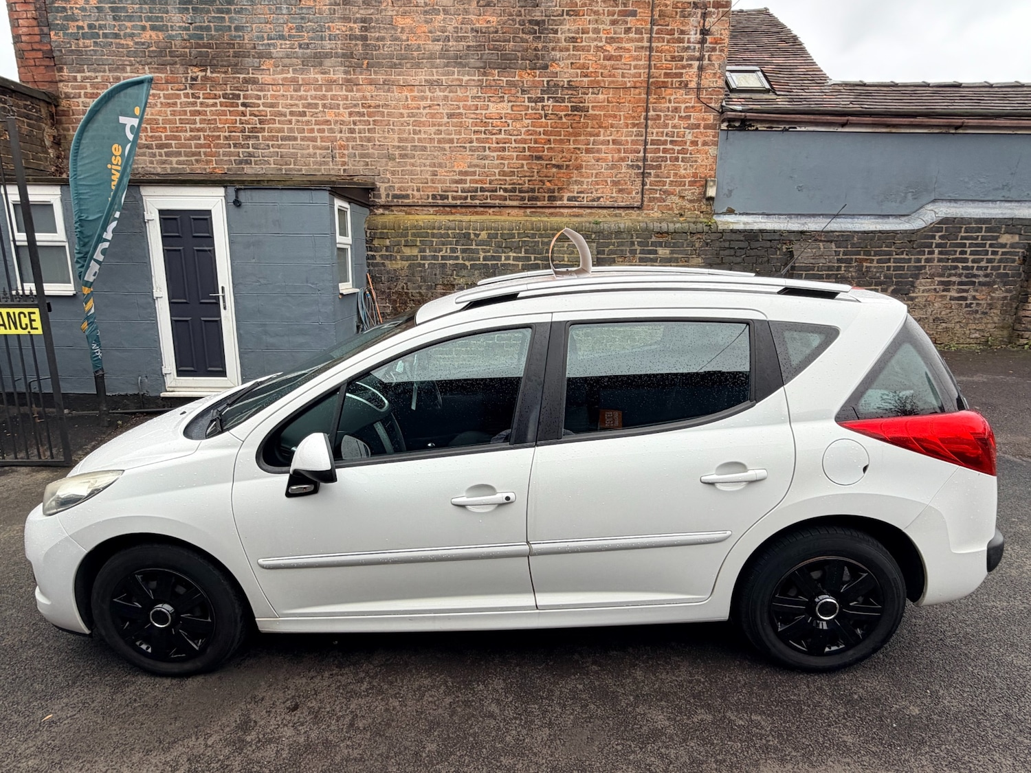 Used Peugeot 207 2011 for sale - 77548389: Photo 3