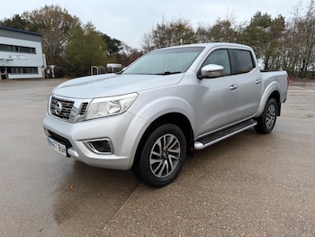 Used Nissan Navara 2017 for sale - 76986626: Photo
