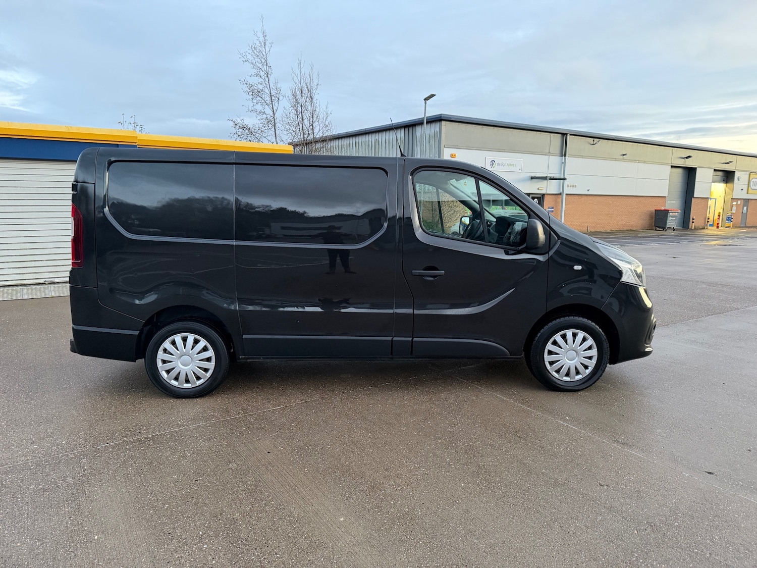Used Renault Trafic 2015 for sale - 76854900: Photo 2