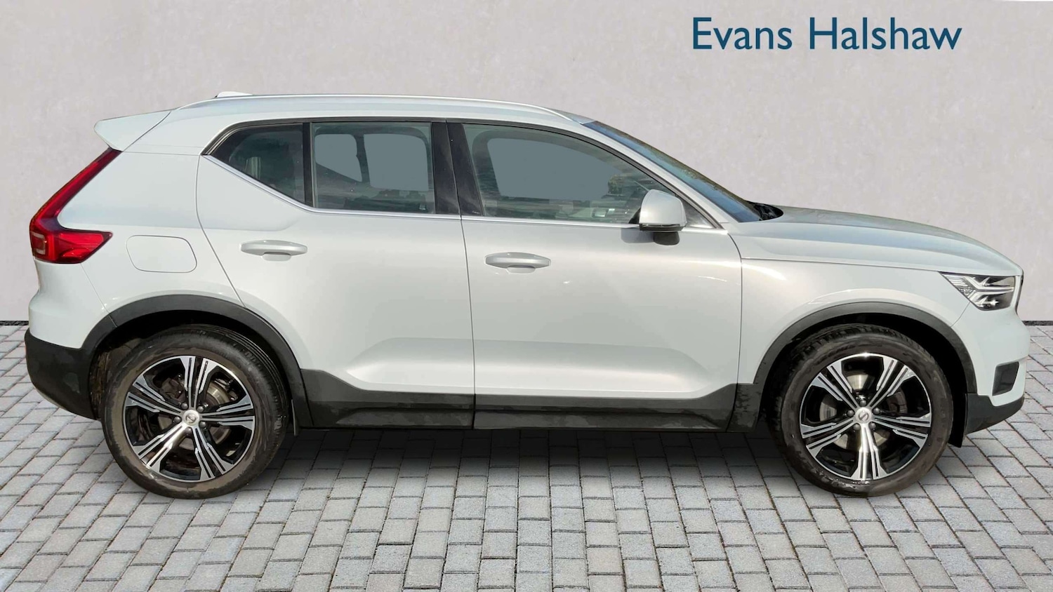 Used Volvo XC40 for sale - 77857926: Photo 3