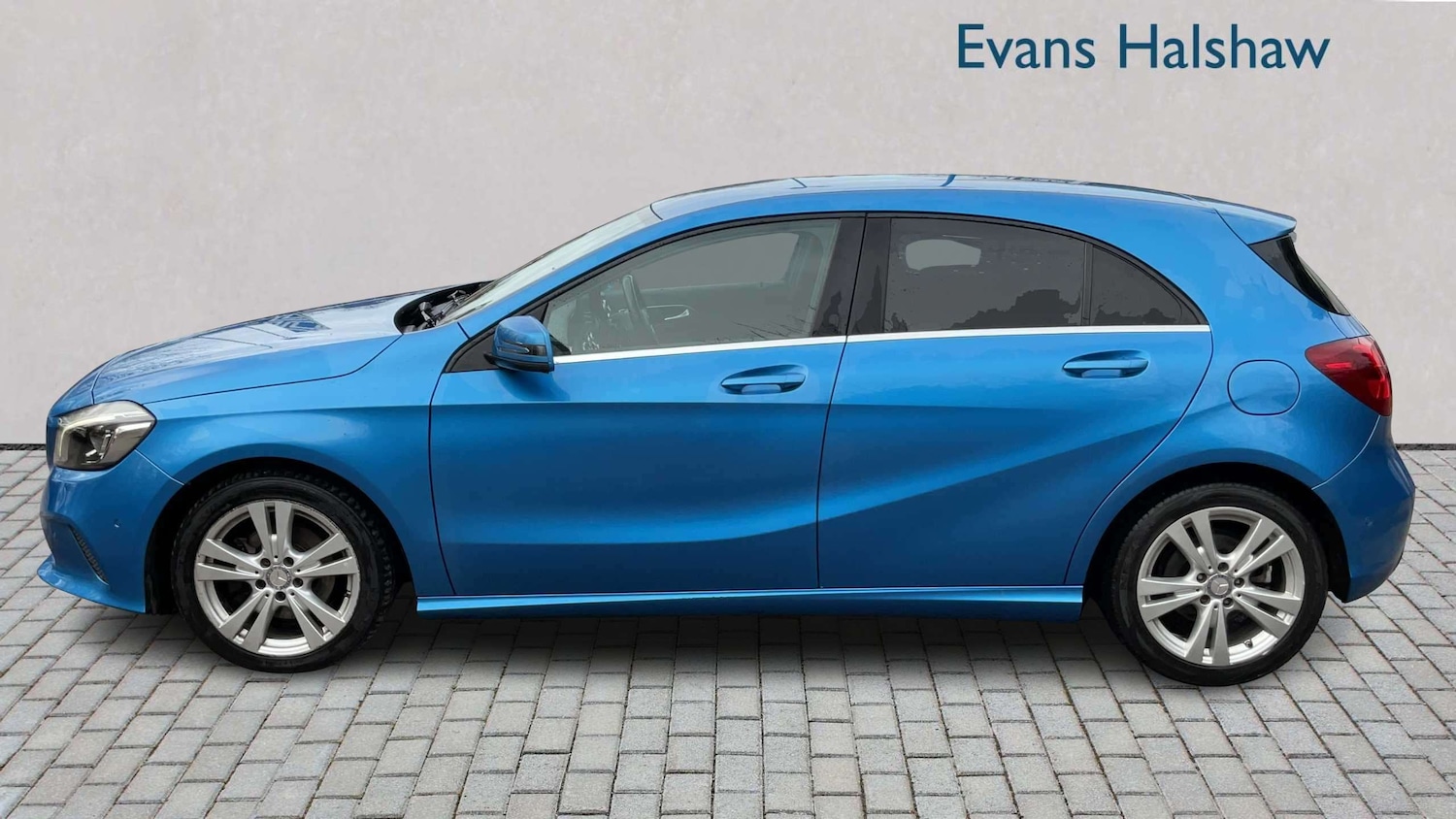 Used Mercedes-Benz A-Class 2015 for sale - 77928587: Photo 3