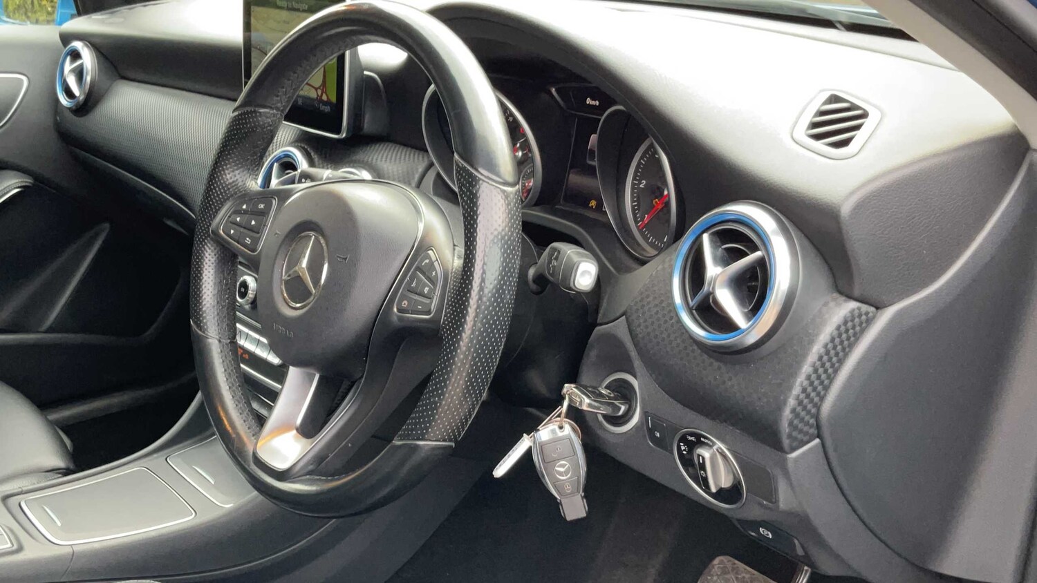Used Mercedes-Benz A-Class 2015 for sale - 77928587: Photo 8