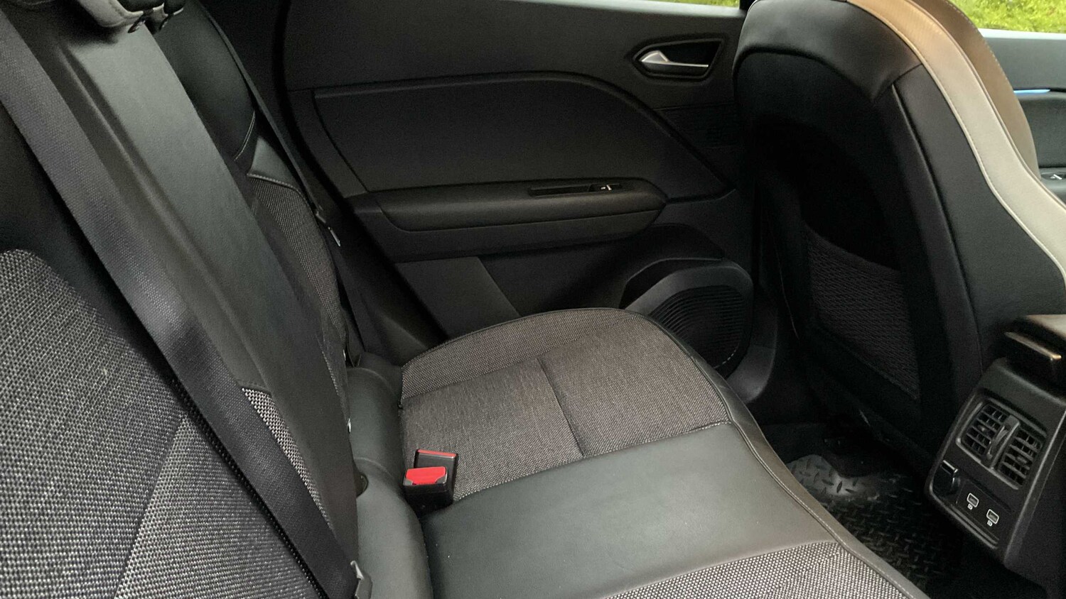 Used Renault Captur for sale - 77858015: Photo 12