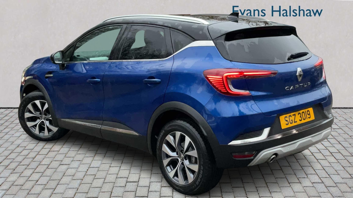 Used Renault Captur for sale - 77858015: Photo 2