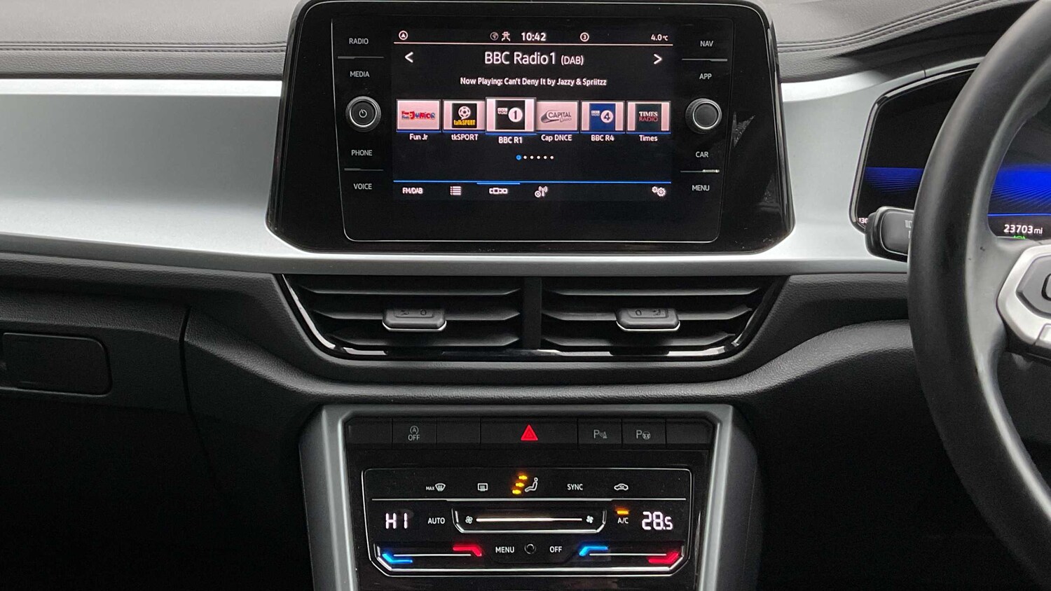 Used Volkswagen T-Roc for sale - 77861757: Photo 11