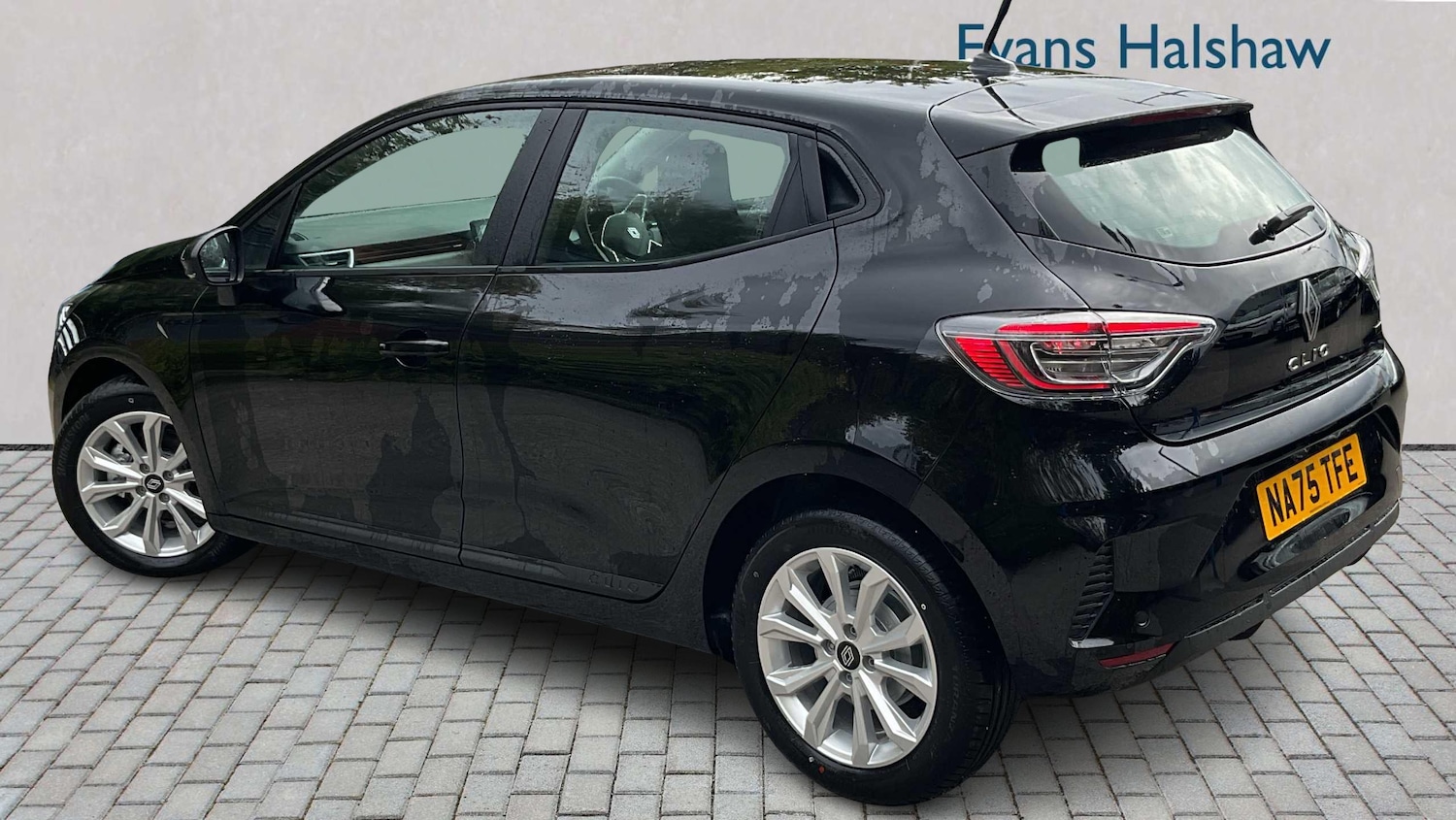 Used Renault Clio 2025 for sale - 77858224: Photo 2