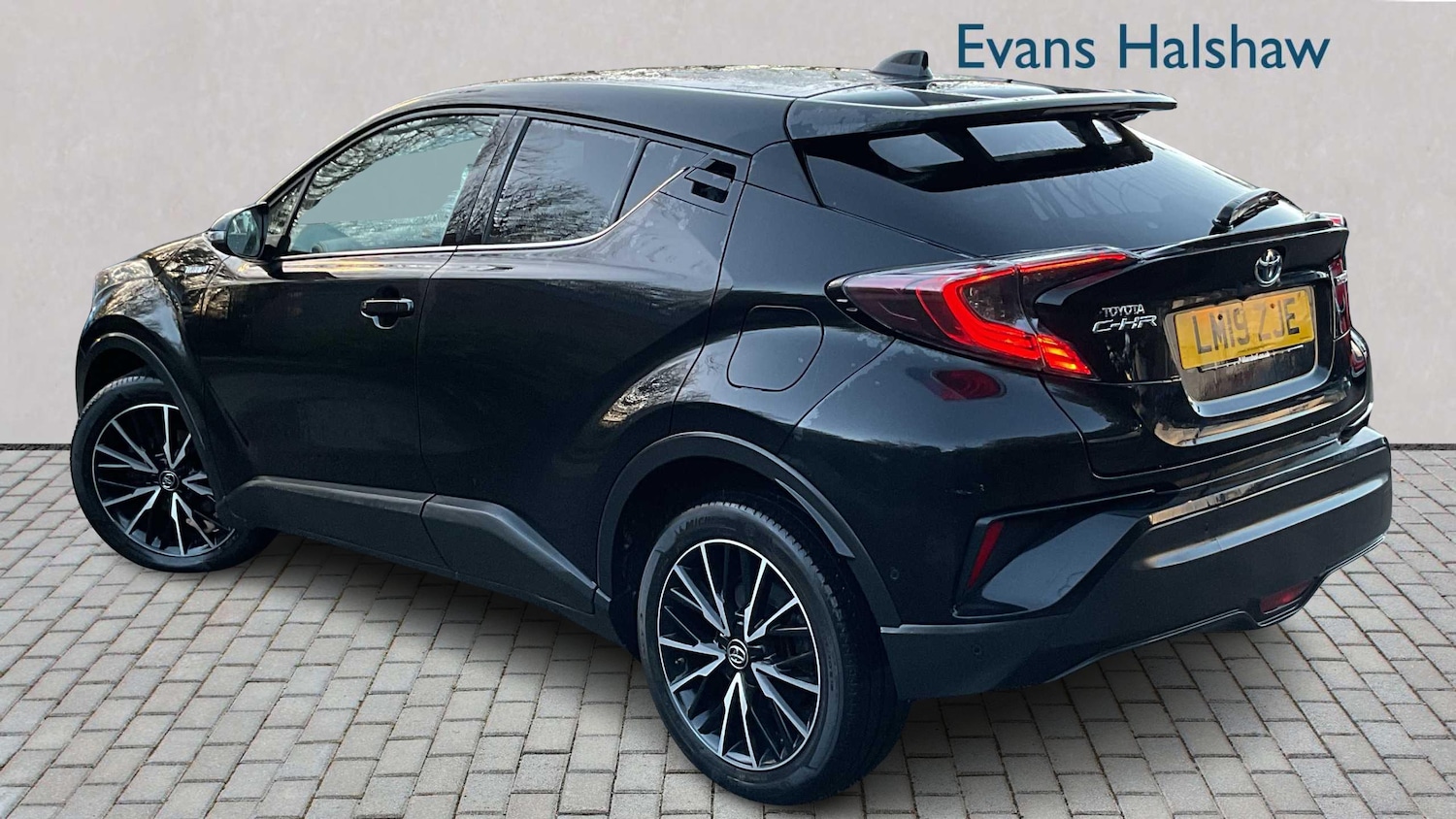 Used Toyota C-HR for sale - 77860588: Photo 2