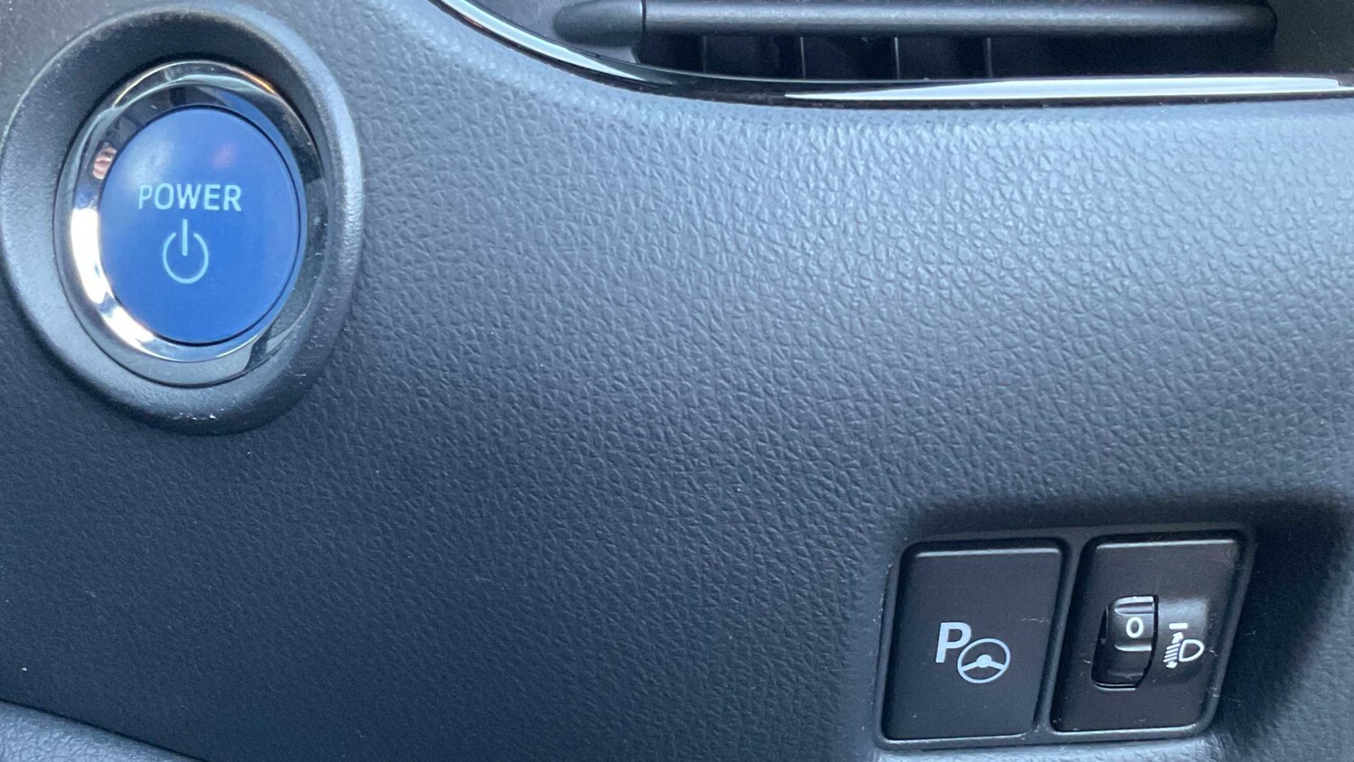 Used Toyota C-HR for sale - 77860588: Photo 23