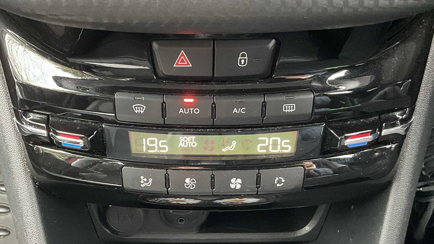 Used Peugeot 2008 2018 for sale - 77943309: Photo 15