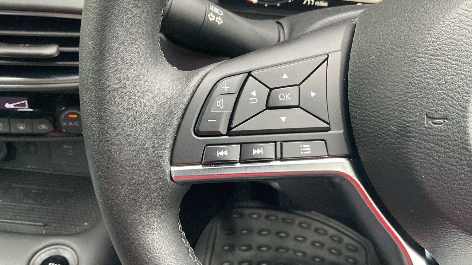 Used Nissan Juke for sale - 77861022: Photo 24