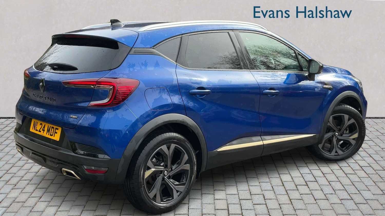 Used Renault Captur 2024 for sale - 78161519: Photo 2