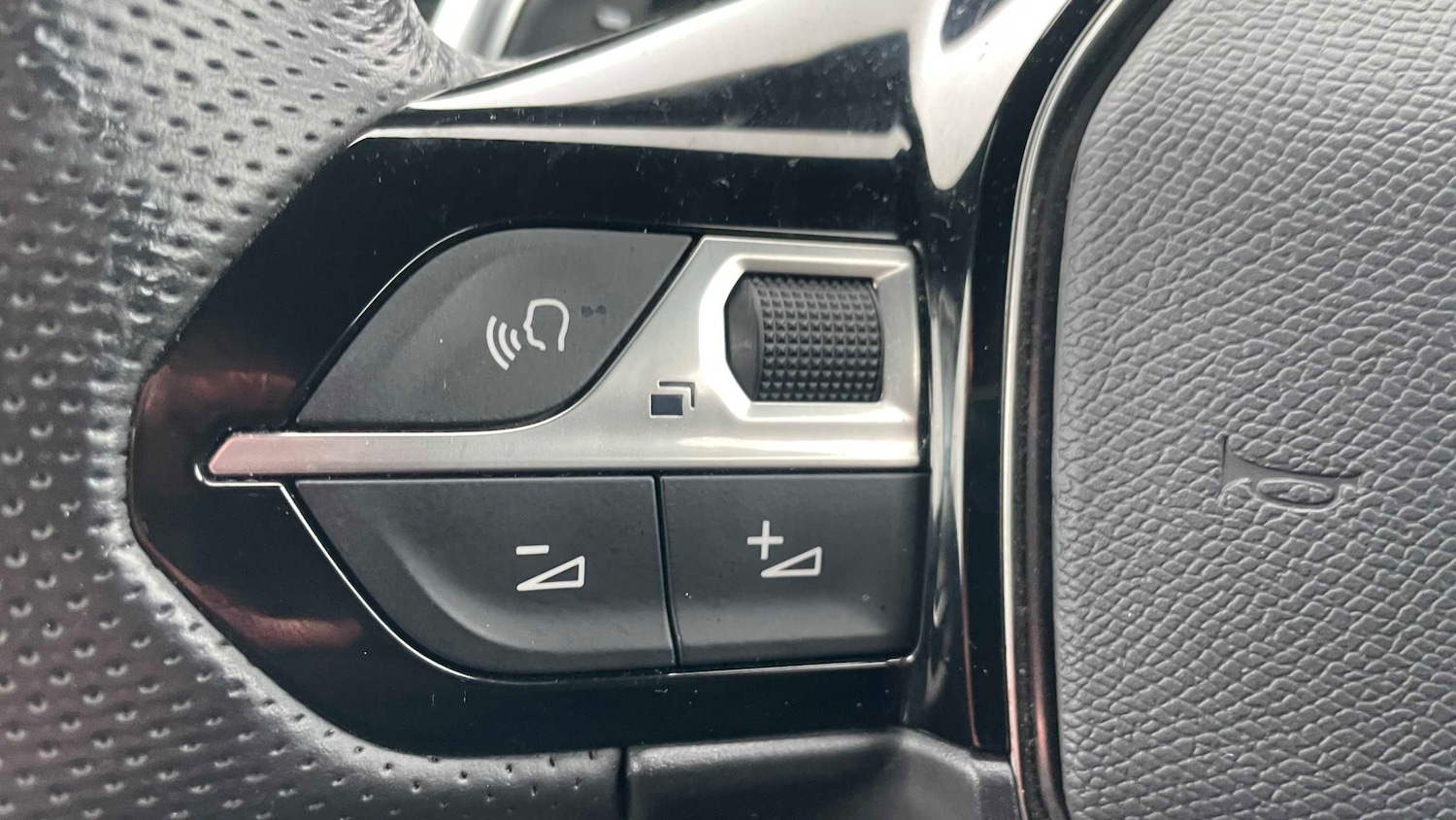 Used Peugeot 2008 2023 for sale - 77928690: Photo 12