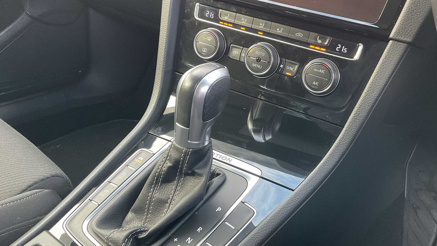 Used Volkswagen Golf 2017 for sale - 77972632: Photo 17