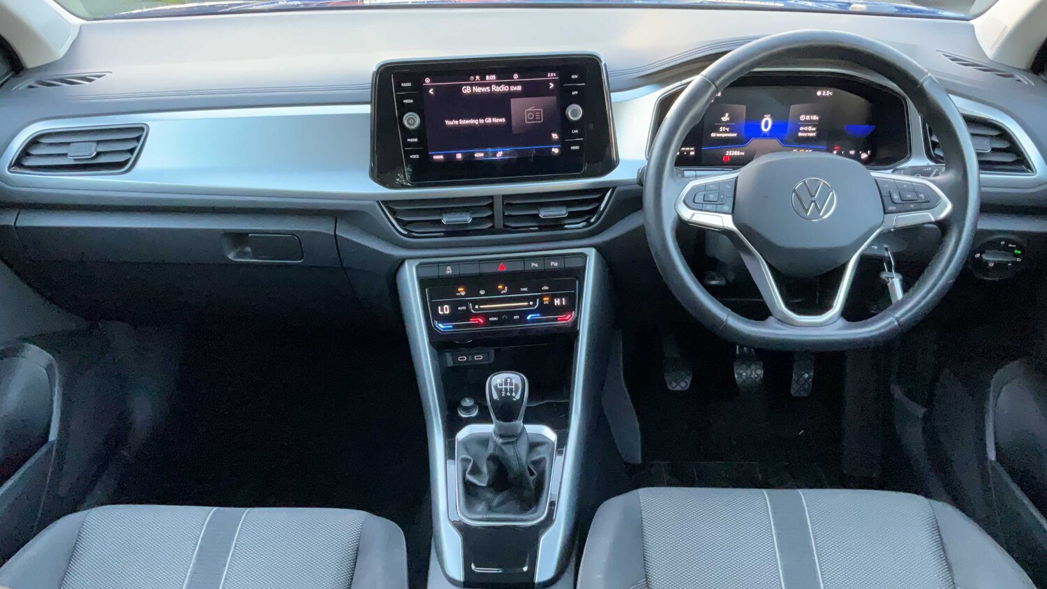 Used Volkswagen T-Roc for sale - 77860633: Photo 11