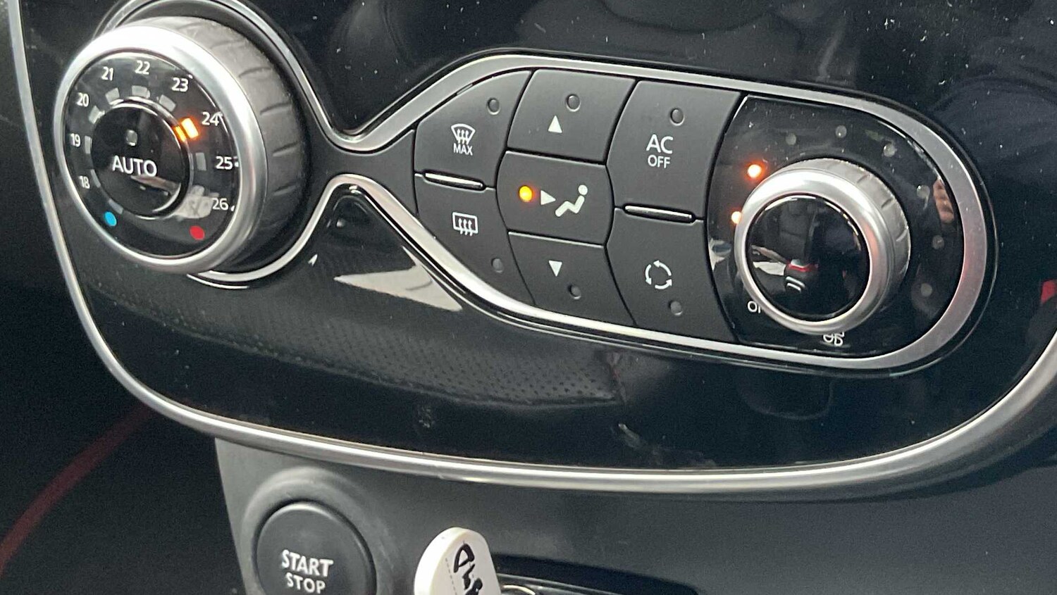 Used Renault Clio 2015 for sale - 77859605: Photo 19