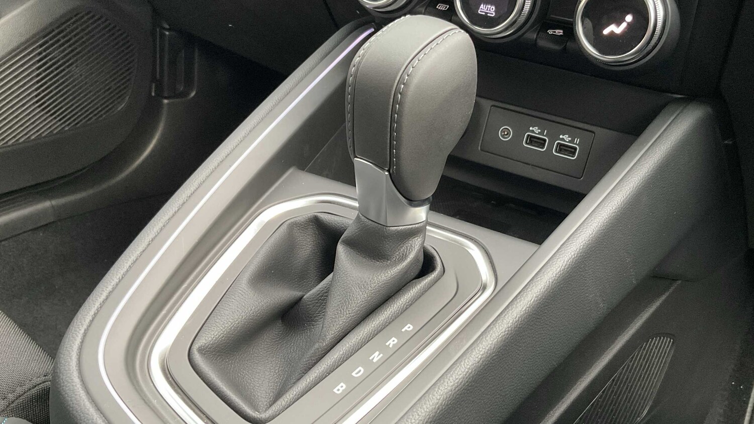 Used Renault Clio for sale - 77860228: Photo 28