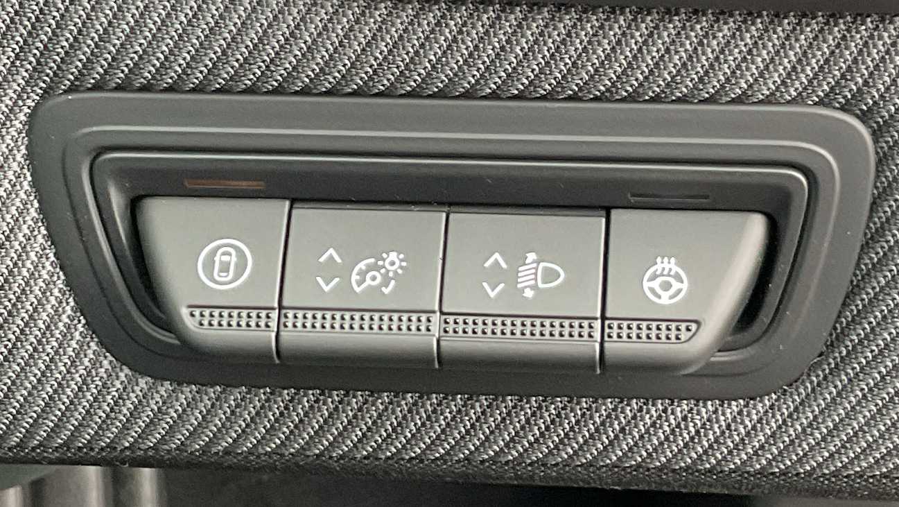 Used Renault Clio for sale - 77860228: Photo 30