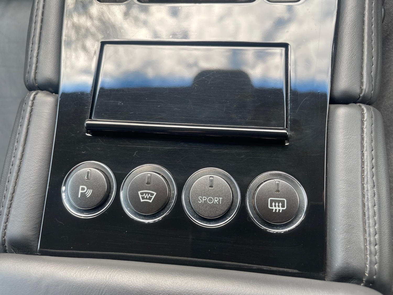 Used Aston Martin DB9 2005 for sale - 77804954: Photo 30