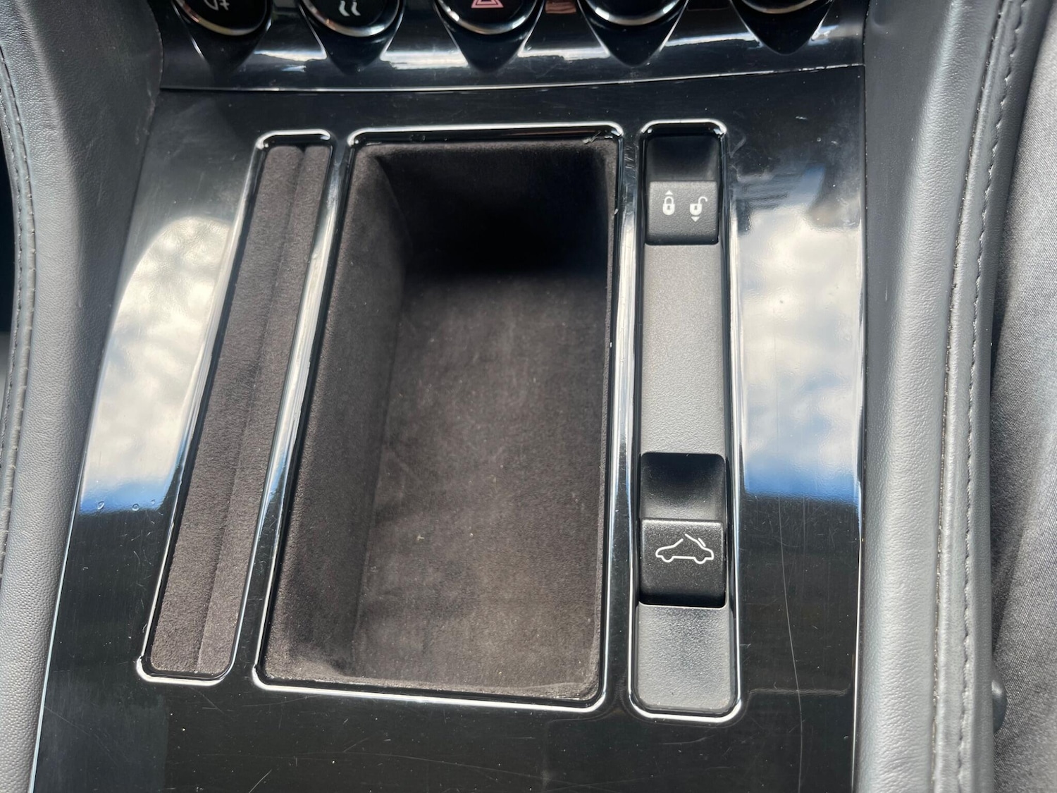 Used Aston Martin DB9 2005 for sale - 77804954: Photo 31