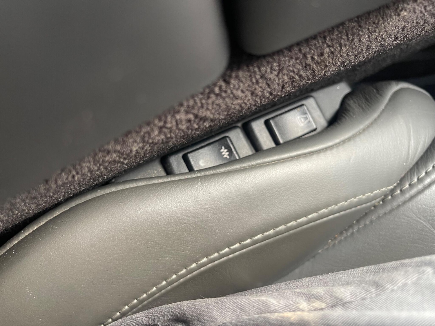 Used Aston Martin DB9 2005 for sale - 77804954: Photo 33