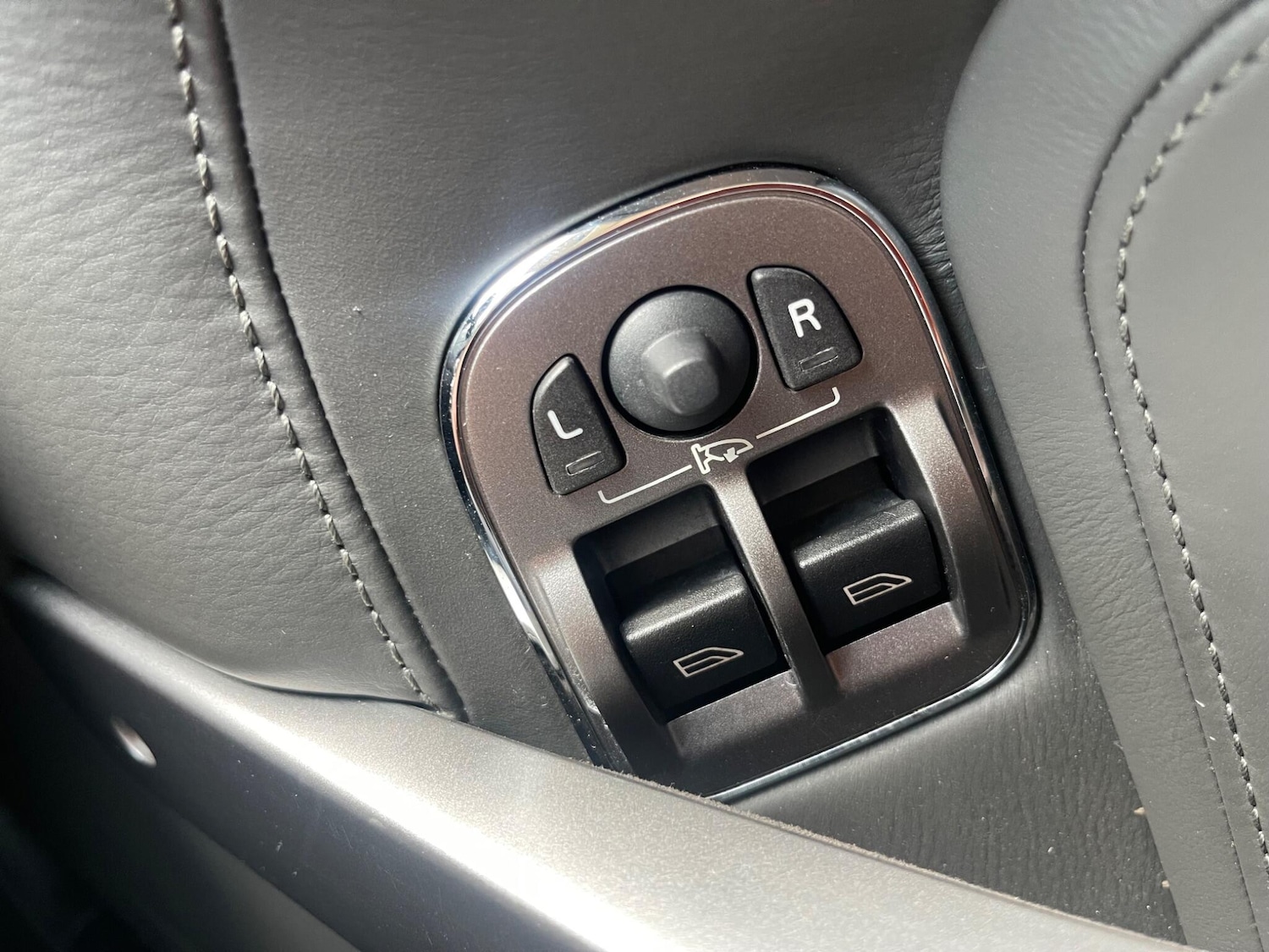 Used Aston Martin DB9 2005 for sale - 77804954: Photo 36