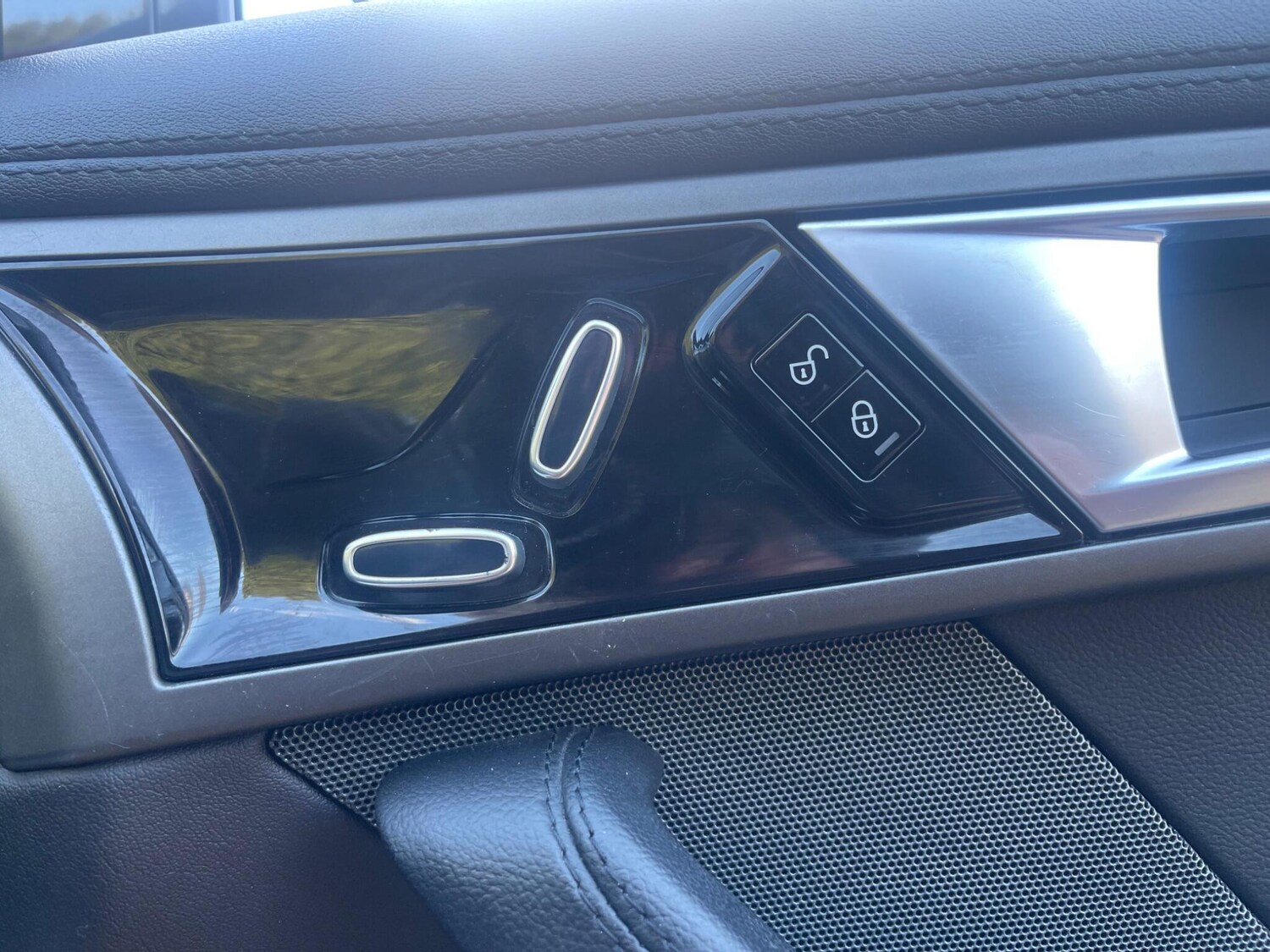 Used Jaguar F-Type 2015 for sale - 78056038: Photo 18