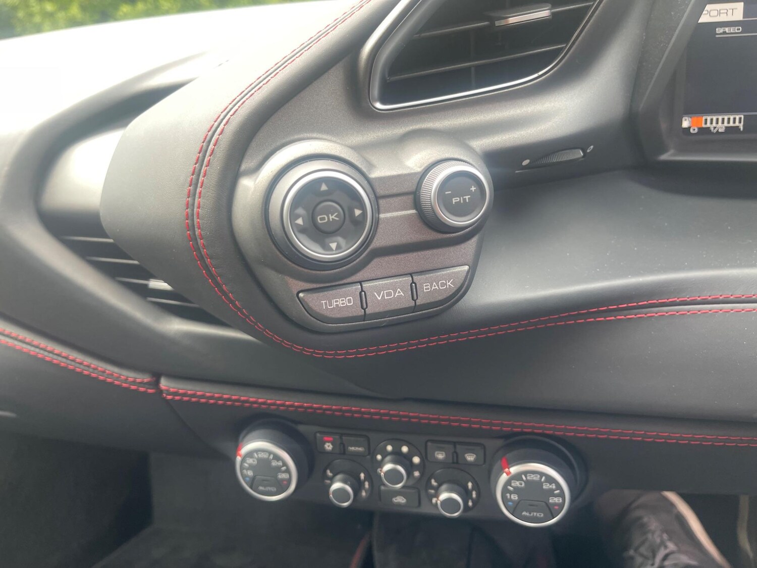 Used Ferrari 488 2016 for sale - 77739309: Photo 26