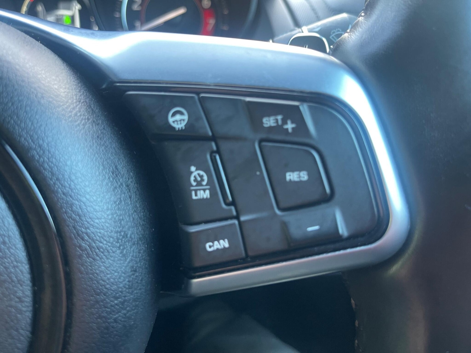 Used Jaguar F-Type 2017 for sale - 77919105: Photo 26