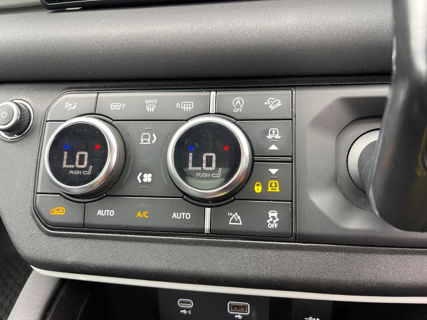 Used Land Rover Discovery 2017 for sale - 77739324: Photo 38