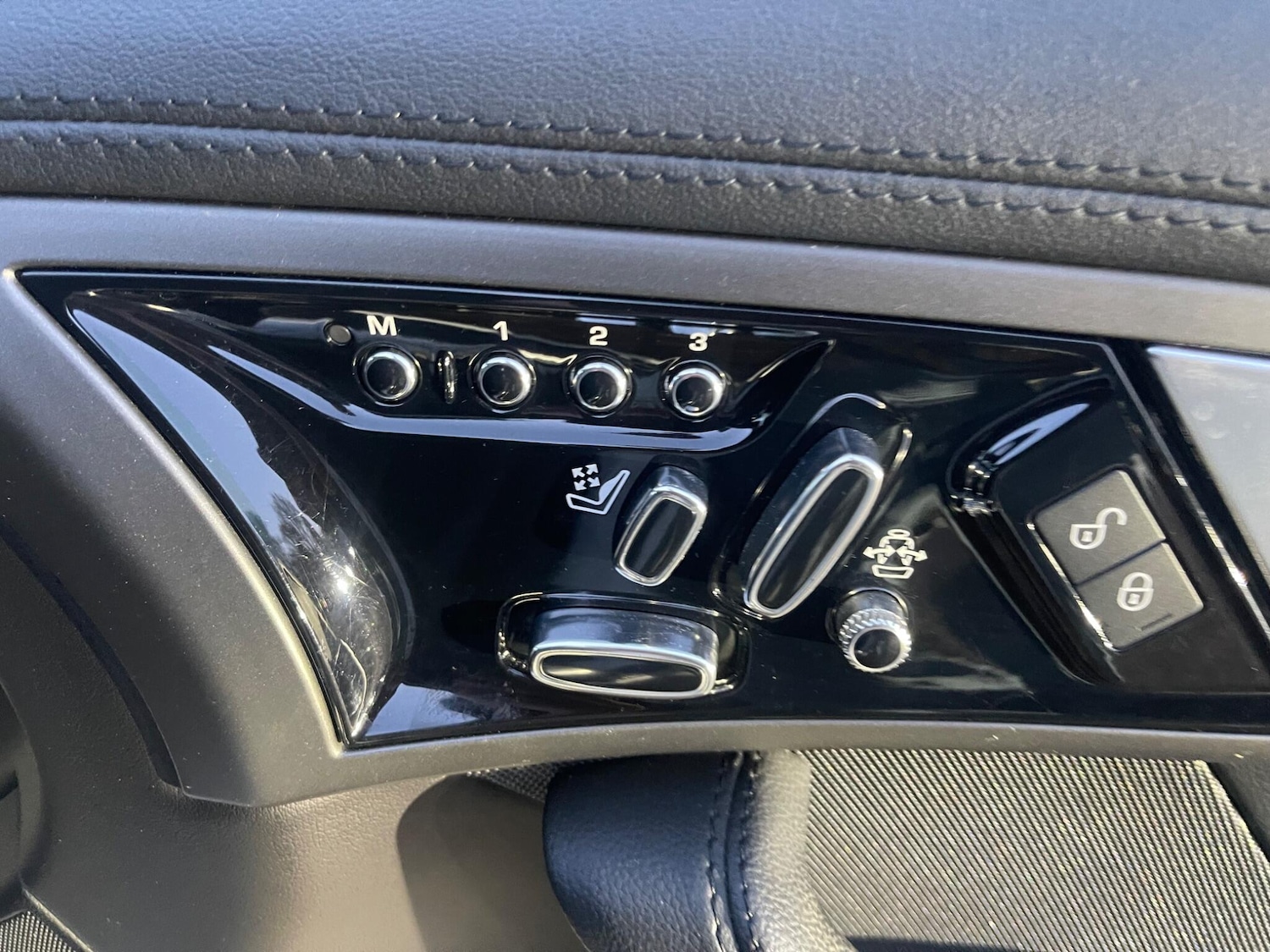 Used Jaguar F-Type 2015 for sale - 77739322: Photo 29