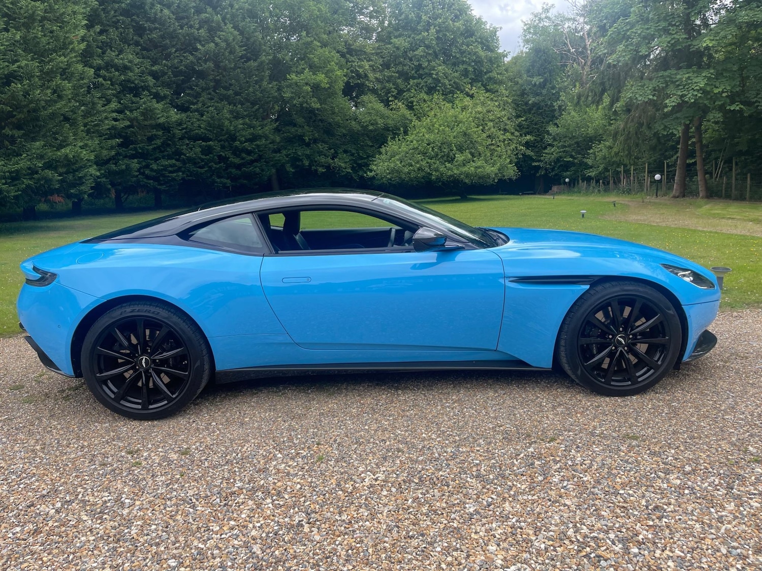 Used Aston Martin DB11 for sale - 77739307: Photo 3